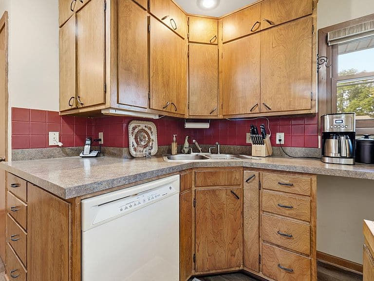 120 Jefferson Ave photo 4