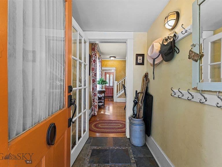 425 N B St photo 5