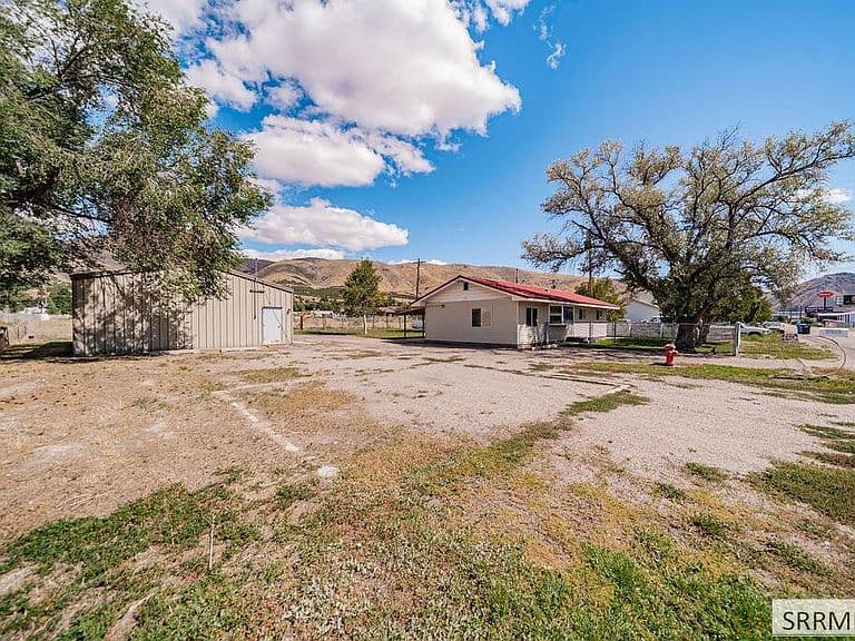 3954 N Gateway Dr photo 2