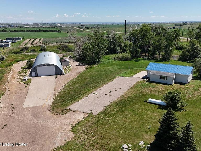14599 Highway 2 photo 4