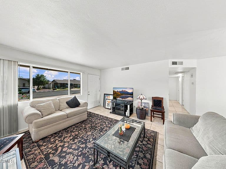 2158 E CLAIRE Drive photo 5