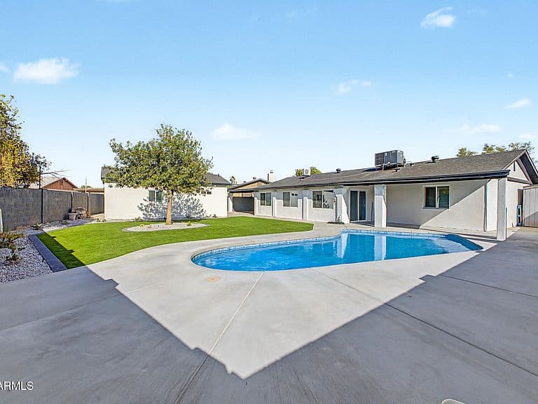 6340 W AVALON Drive photo 3