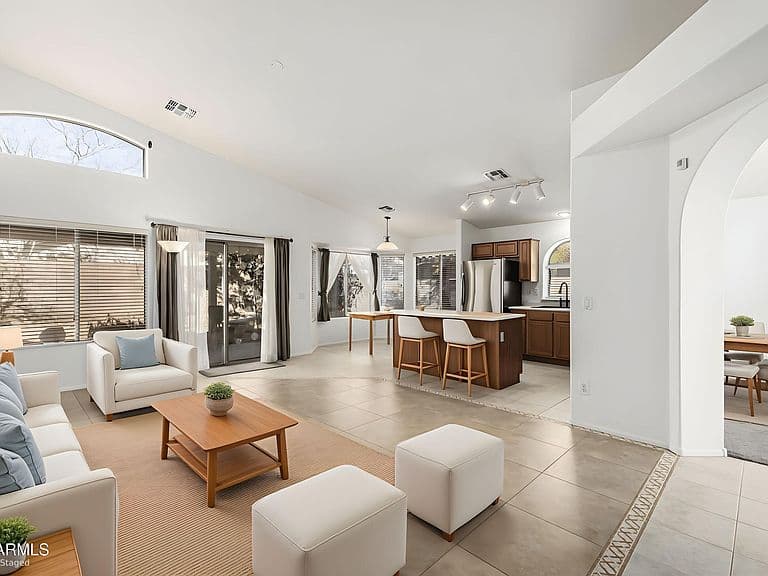 16584 W Monroe St photo 3