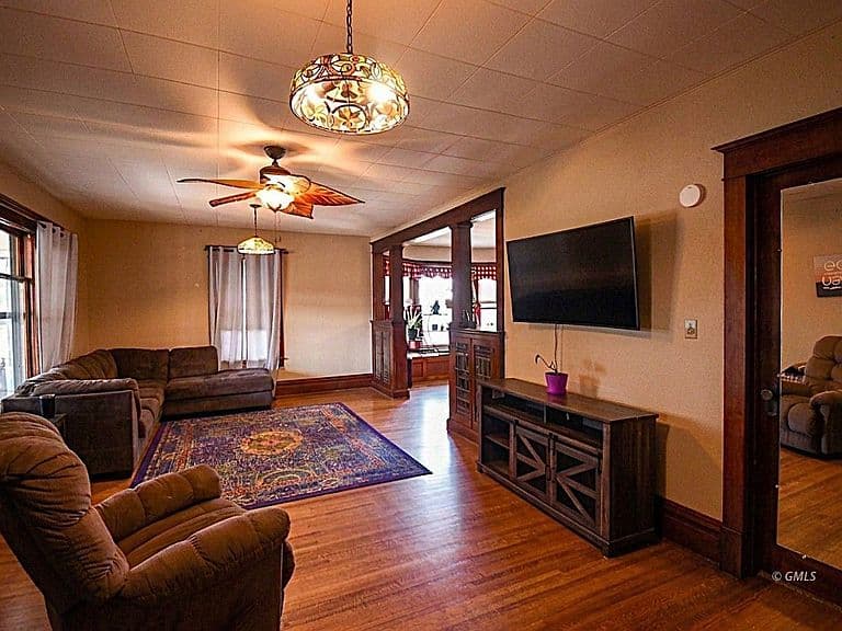 327 N River Ave photo 4