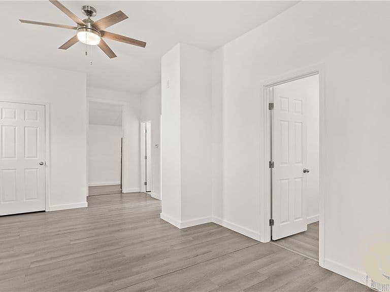 214 2nd St E photo 3
