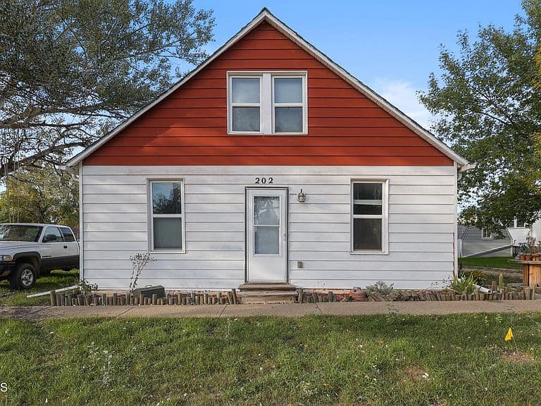 202 Cedar Ave photo 2