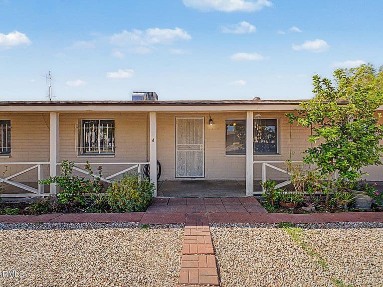 8201 W SELLS Drive photo 3