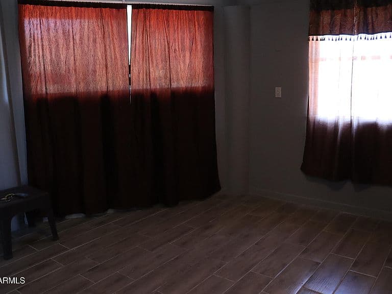 4333 W Carver Road photo 2