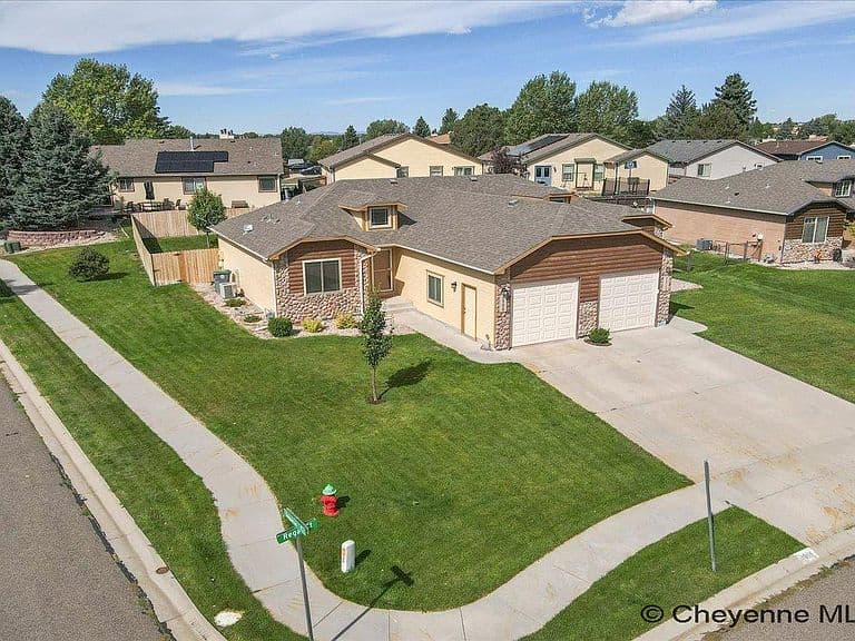 3908 Regal Ct photo 2