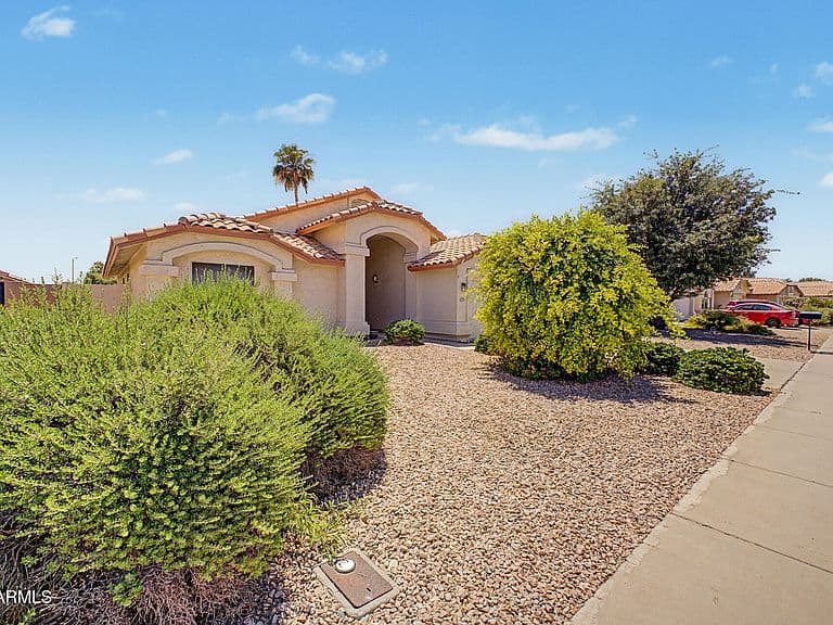 9729 W BURNETT Road photo 2