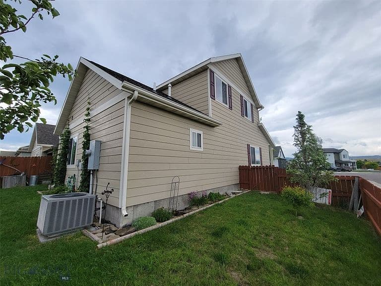 1024 Prairie Dr photo 4