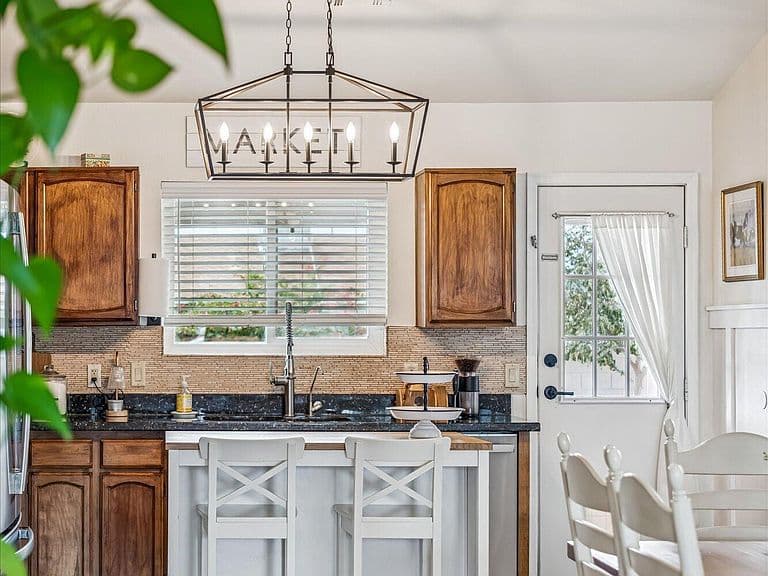 2019 E Butler St photo 3