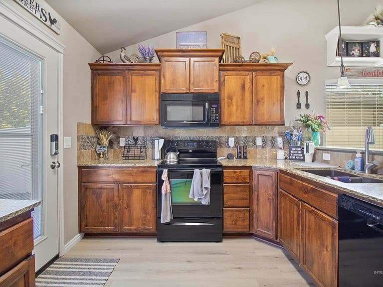 1068 Terra Ave photo 4
