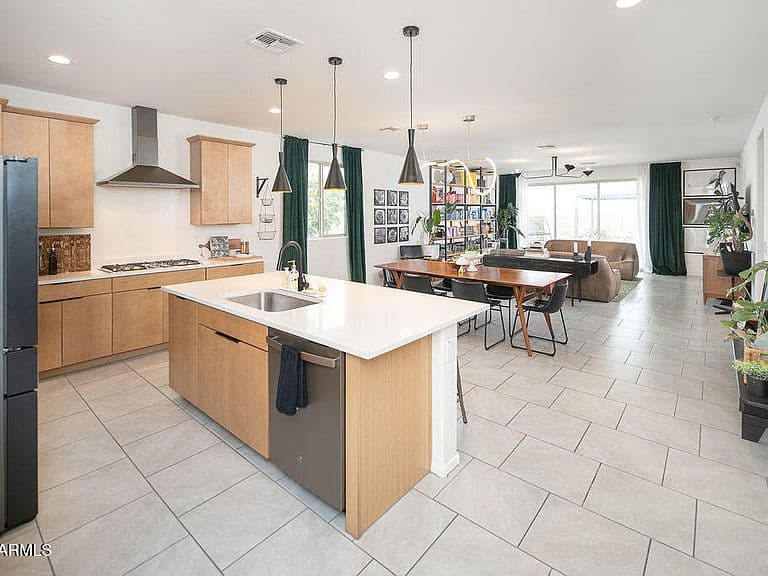 17733 W BUCHANAN Street photo 4