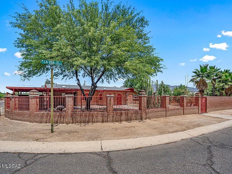 1262 W La Osa Dr photo 1