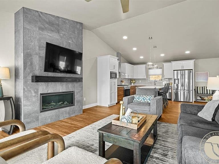 3226 Country Club Cir photo 3
