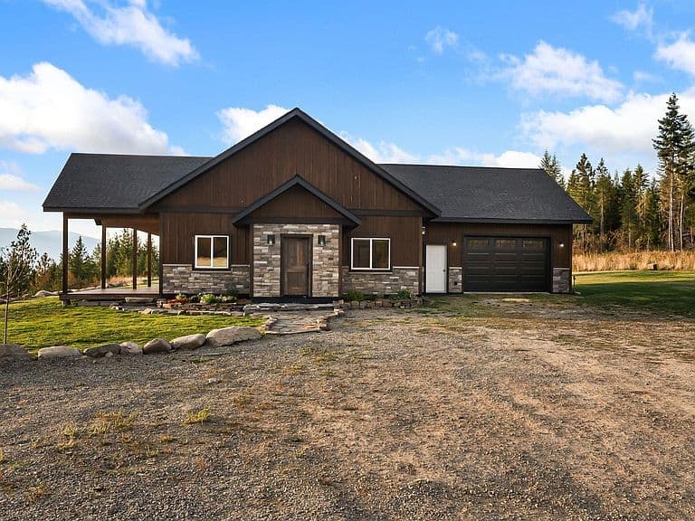 440 Templeman Lake Rd photo 3