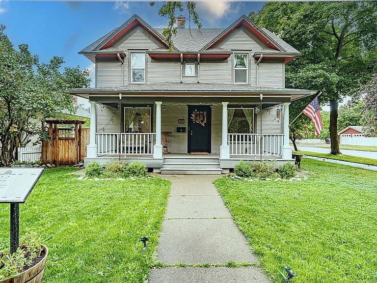 604 3rd Ave E photo 1