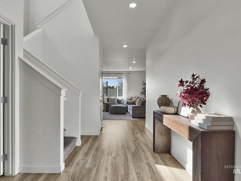 717 W Lyra St photo 4