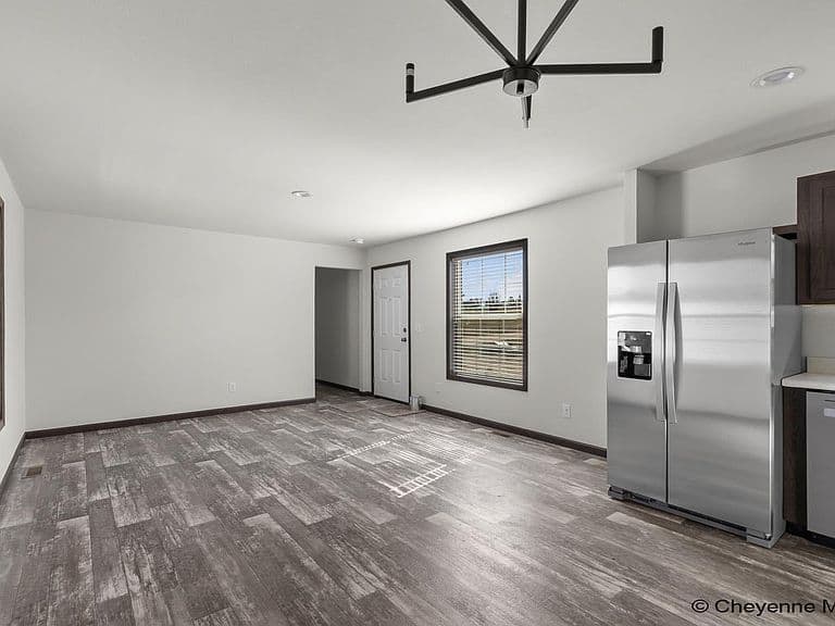 140 N Prairie Ave photo 5