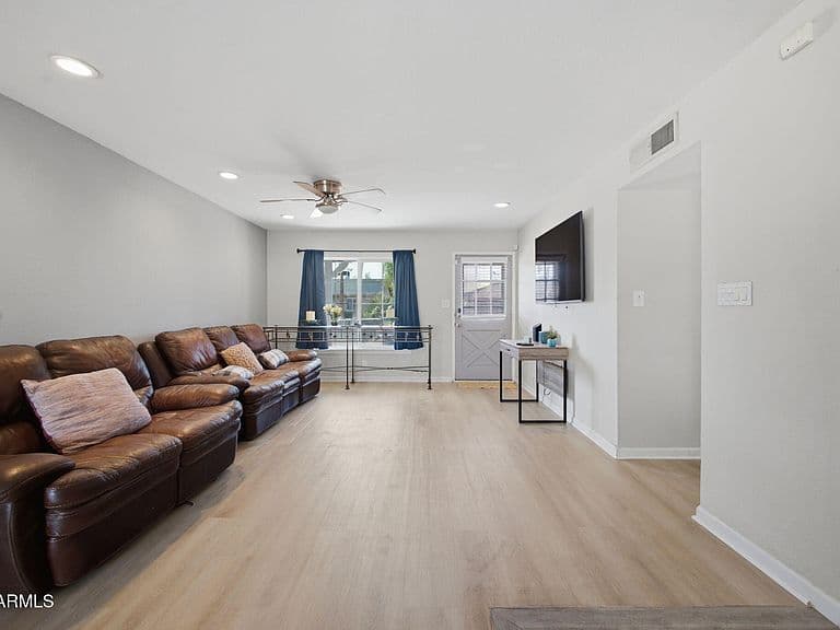 2329 E CONCORDA Drive photo 5