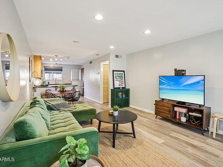 6936 E 4th St APT 8 photo 4