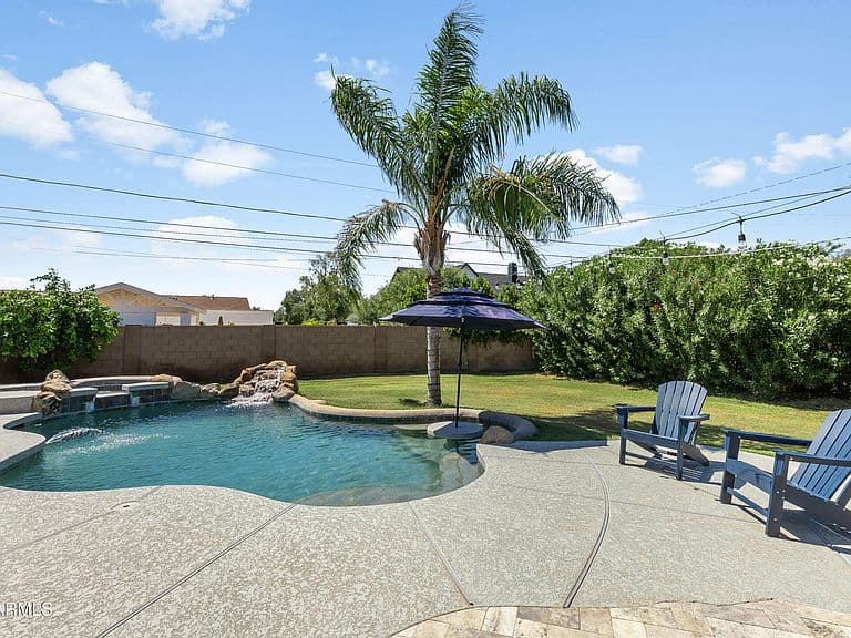 3229 E MONTECITO Avenue photo 4