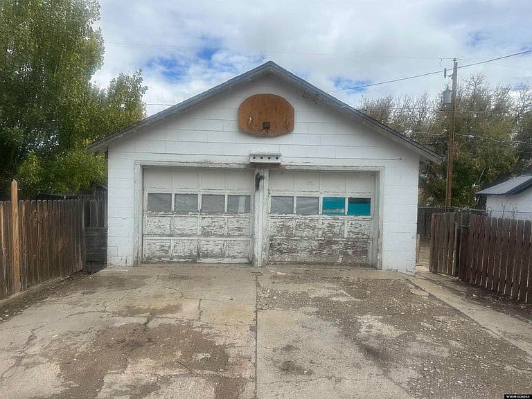 1021 9th St photo 4
