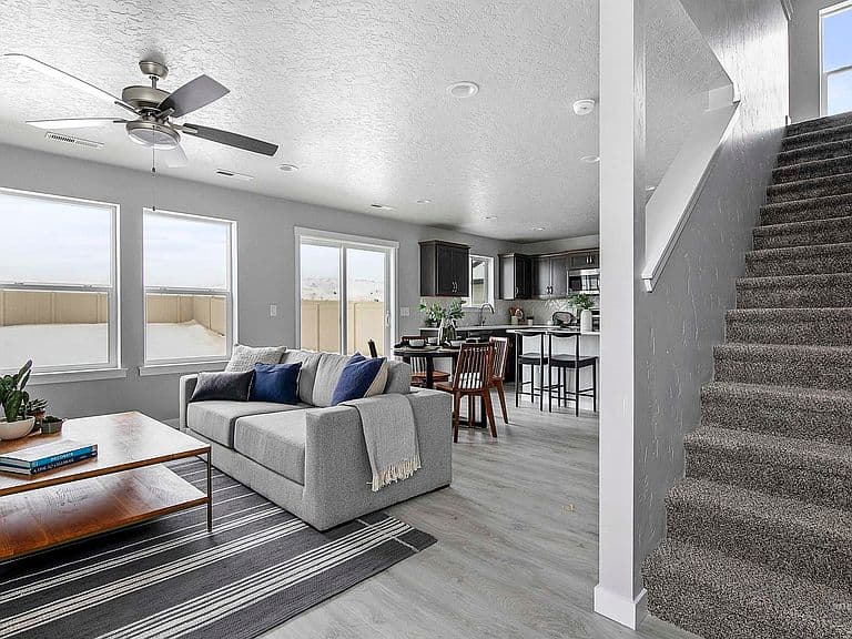 3531 W Scree St photo 2