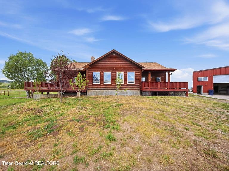 936 Lancaster Ln photo 1