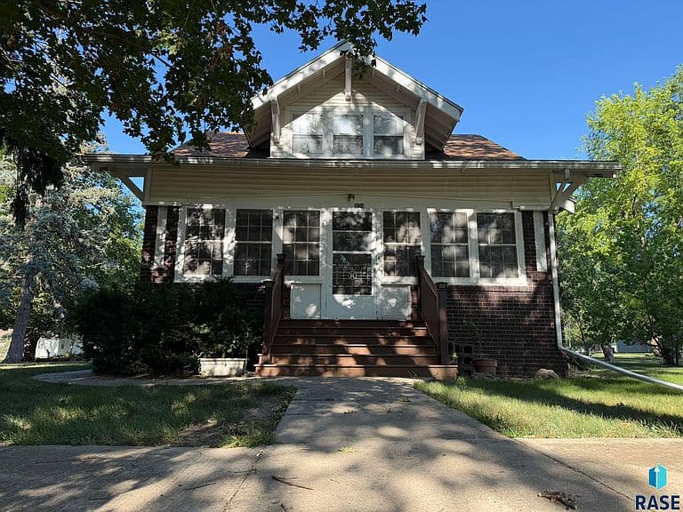 904 S Cherry St photo 3