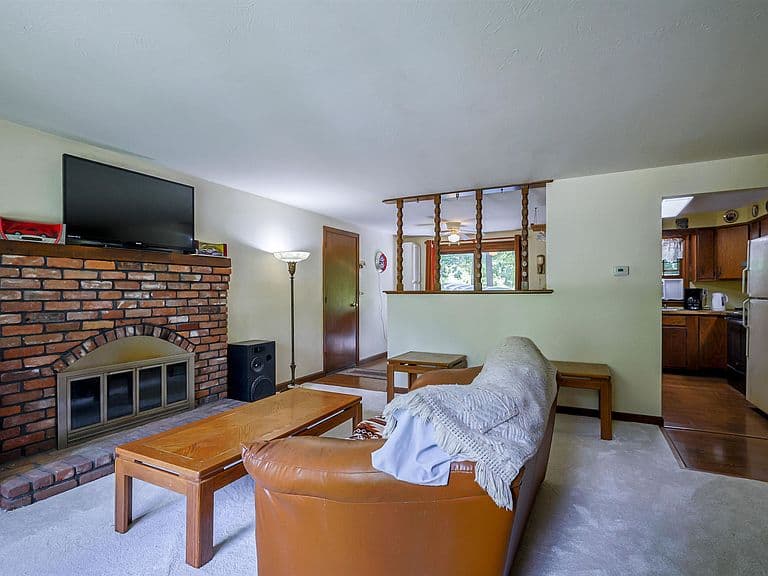 19 Comstock Drive photo 2