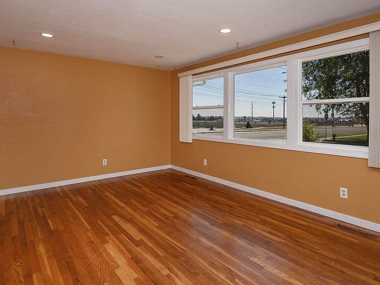 2536 E Avenue B photo 3