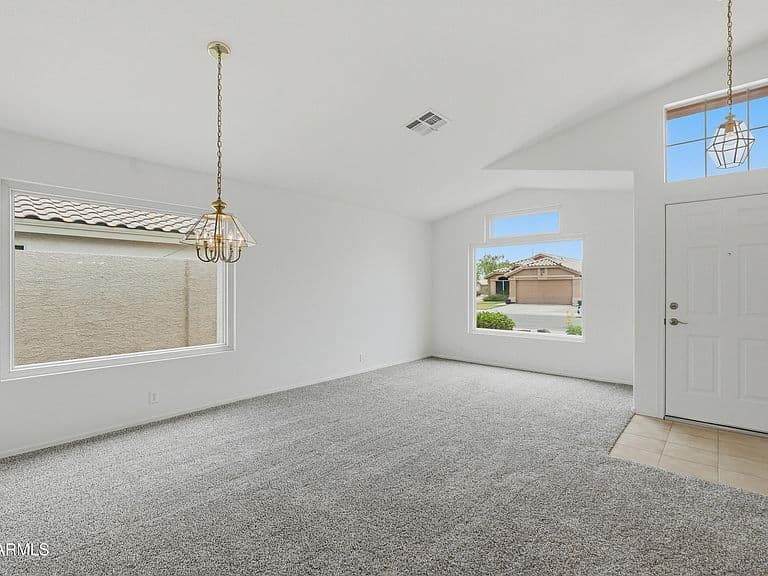 972 E CONSTITUTION Drive photo 4