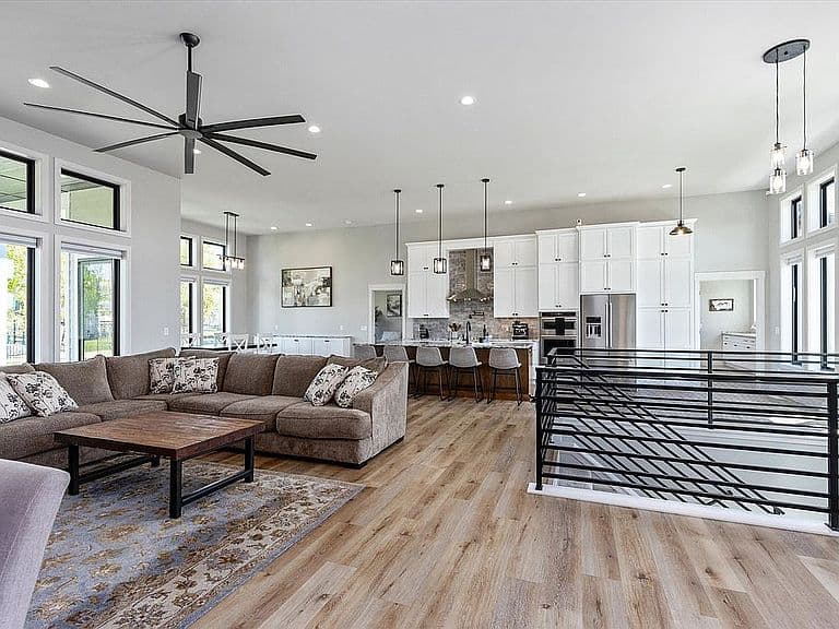 6211 Sandalwood Dr photo 3