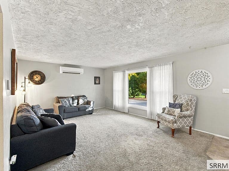 650 Brentwood Cir photo 3