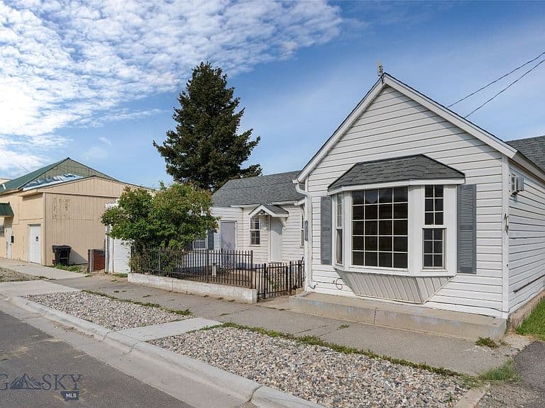 411 Ash St photo 3