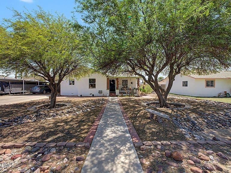 381 W PIMA Avenue photo 2