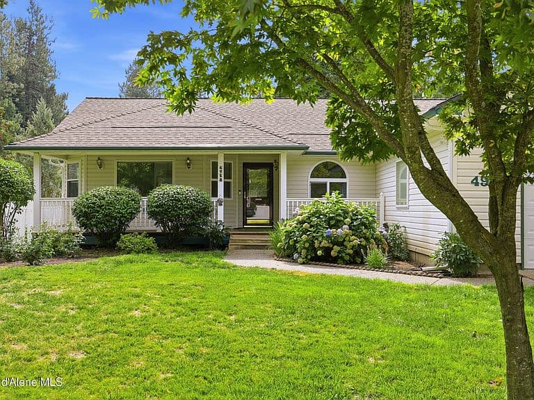 4958 E Woodland Dr photo 2