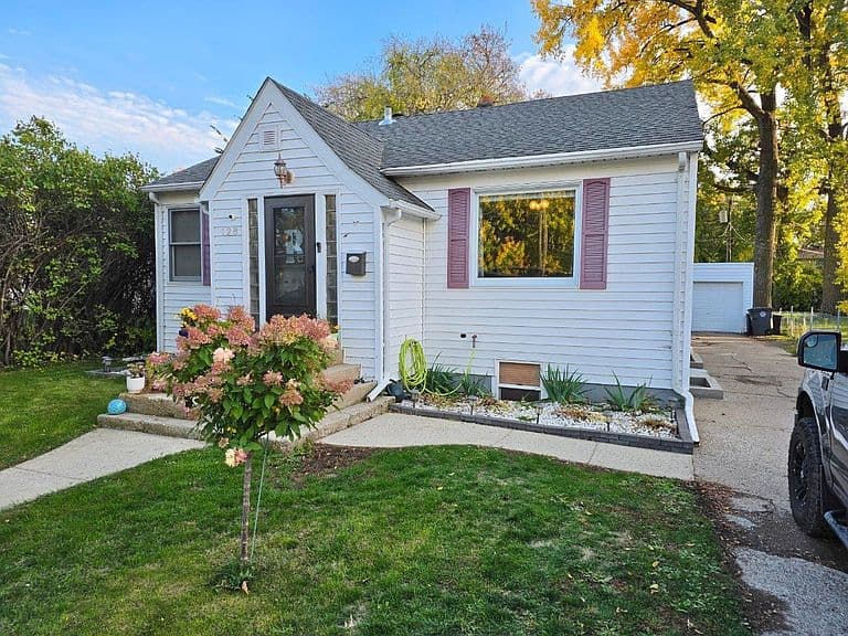 128 9th St SE photo 2