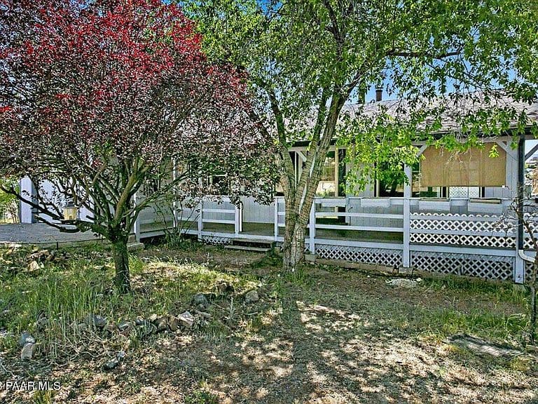 1211 N Susan Dr photo 2