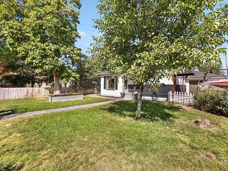 767 Shoup Ave photo 2