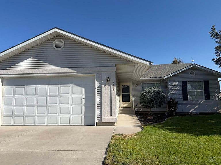 2589 Ironwood Ave photo 1