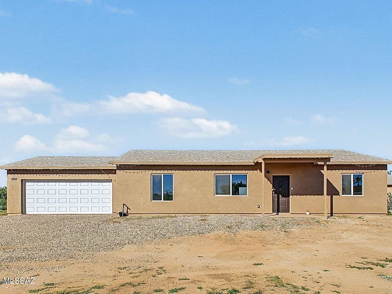 5757 N Avra Rd photo 3