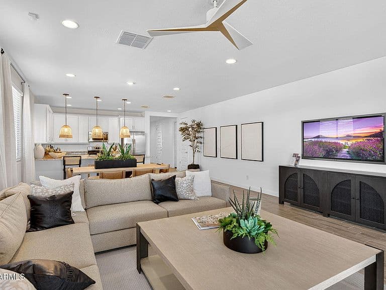 3242 S 83rd Cir photo 3