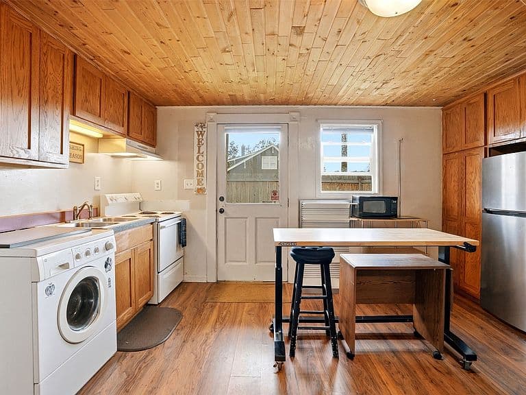 1112 Shakespeare St photo 5