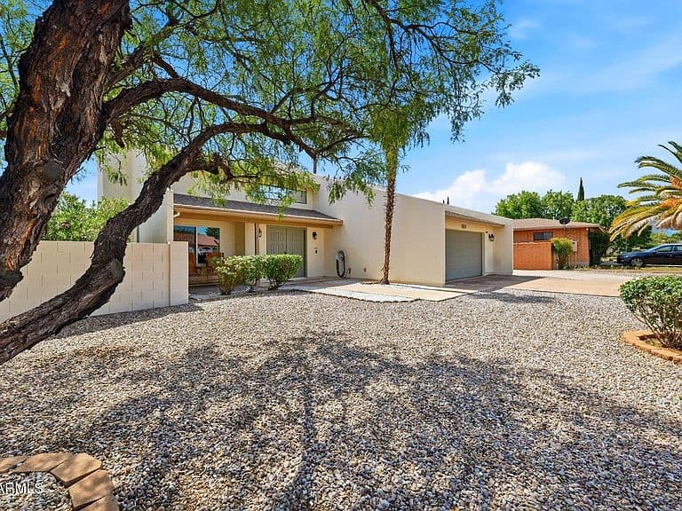 3626 SNEAD Drive photo 2