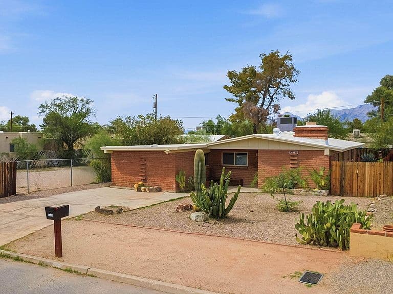 4417 E Lester St photo 2