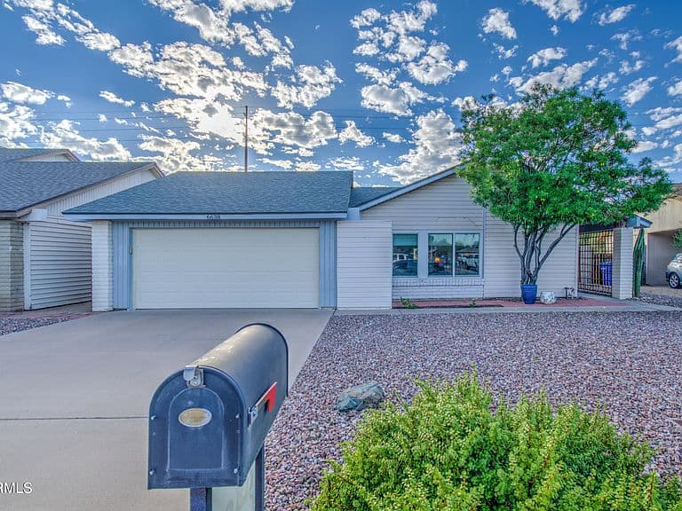 6638 S 40th Place photo 1