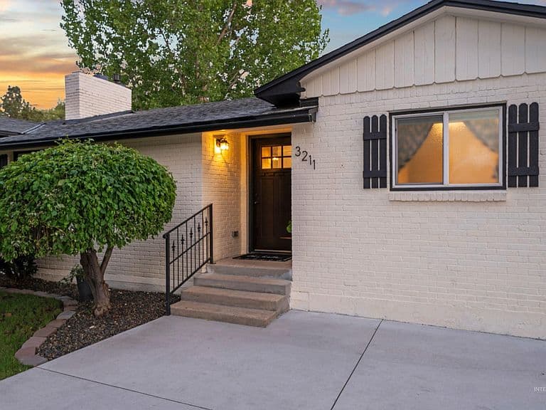 3211 W Plant Dr photo 5